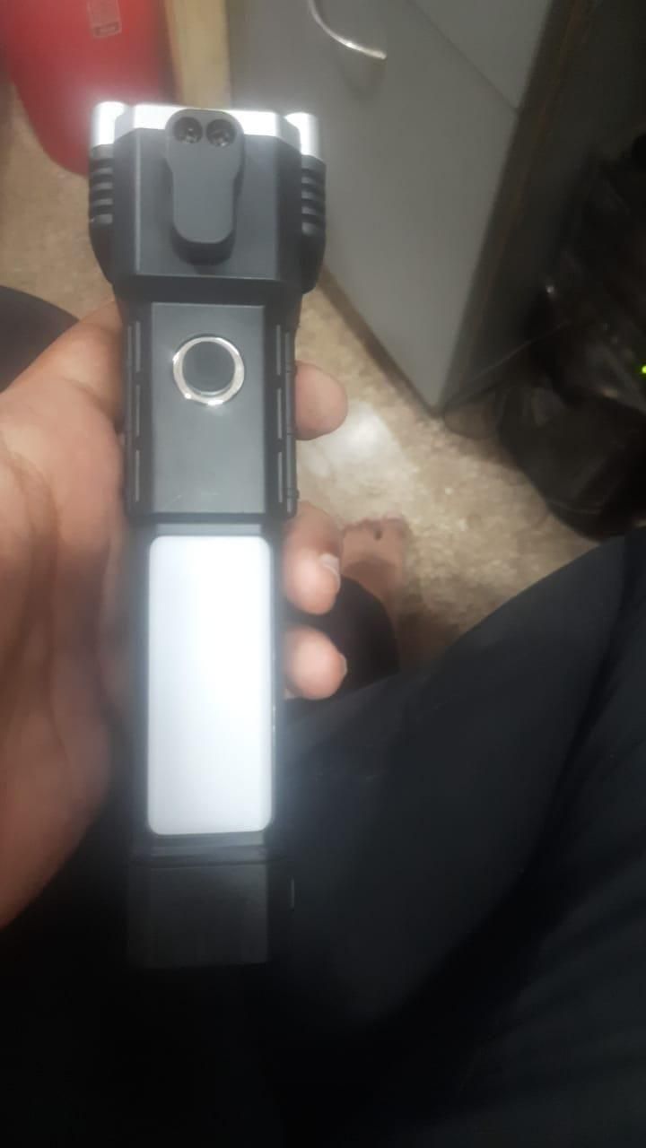 पोर्टेबल रिचार्जेबल टॉर्च एलईडी फ्लैशलाइट